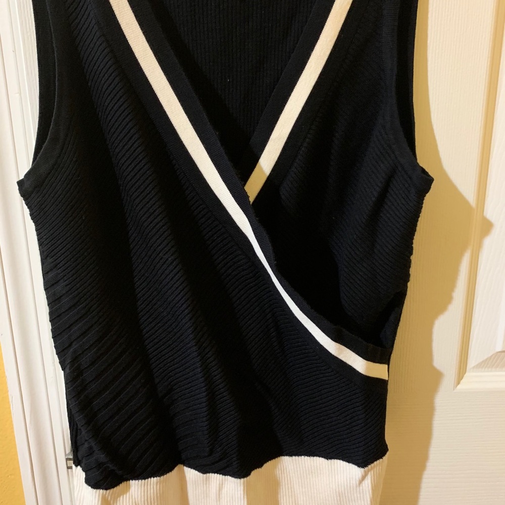 Beautiful Cache woman’s shirt black and white top